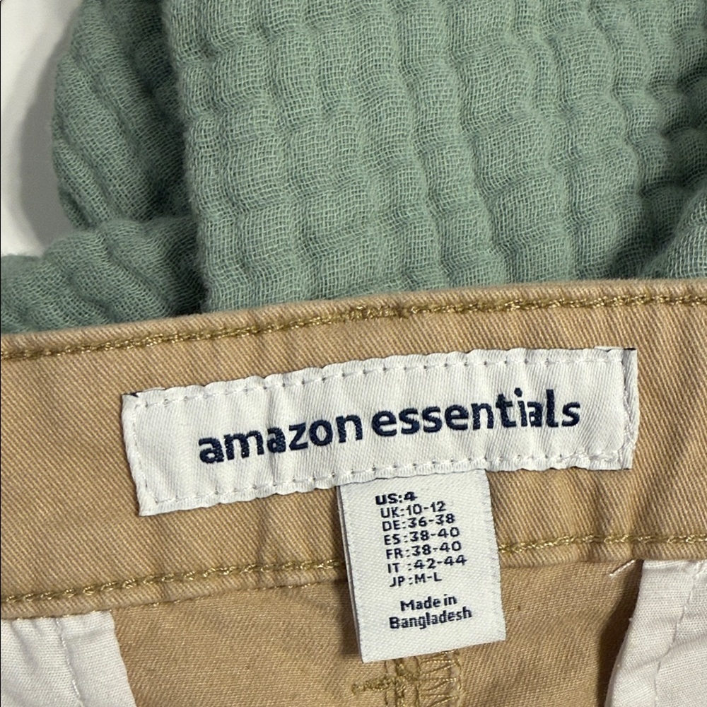 Amazon Essentials Women's Beige Shorts - Picture 5 of 5